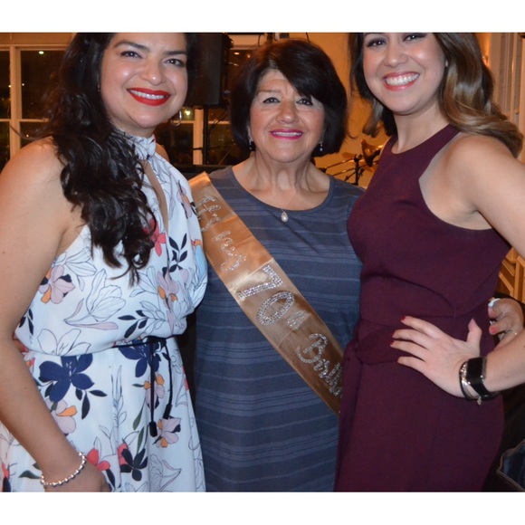 Meet your Posher, Nicole - Picture 2 of 8